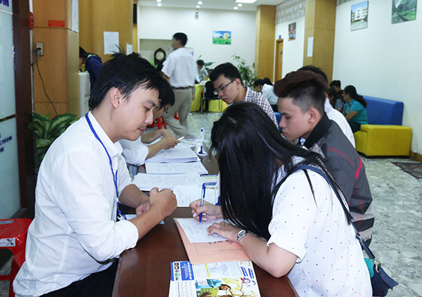 Đại Học Ngân Hàng miễn lệ phí xét tuyển 