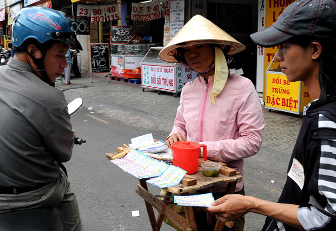 Vé số triệu USD: 'Người trúng là có thật; chúng tôi không chiêu trò gì cả'